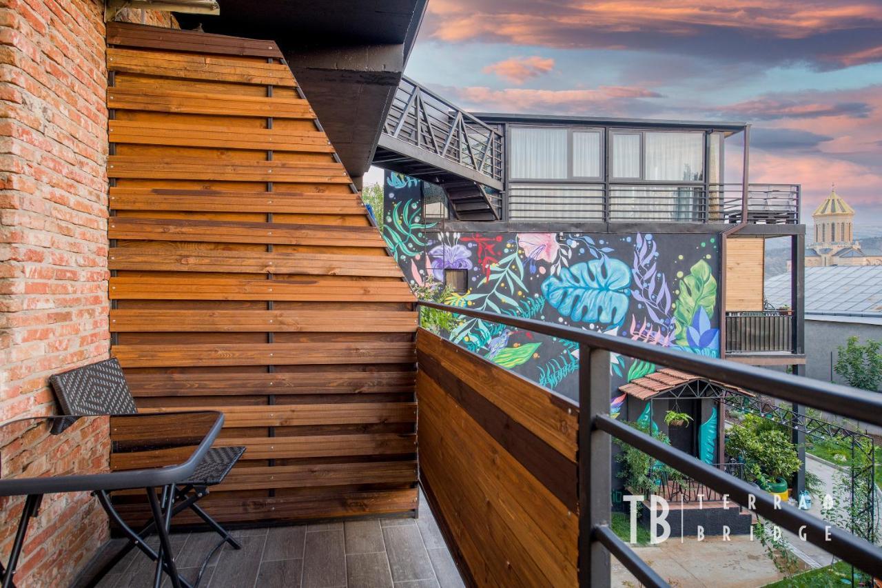 Terra Bridge Hotel Tbilisi Bagian luar foto