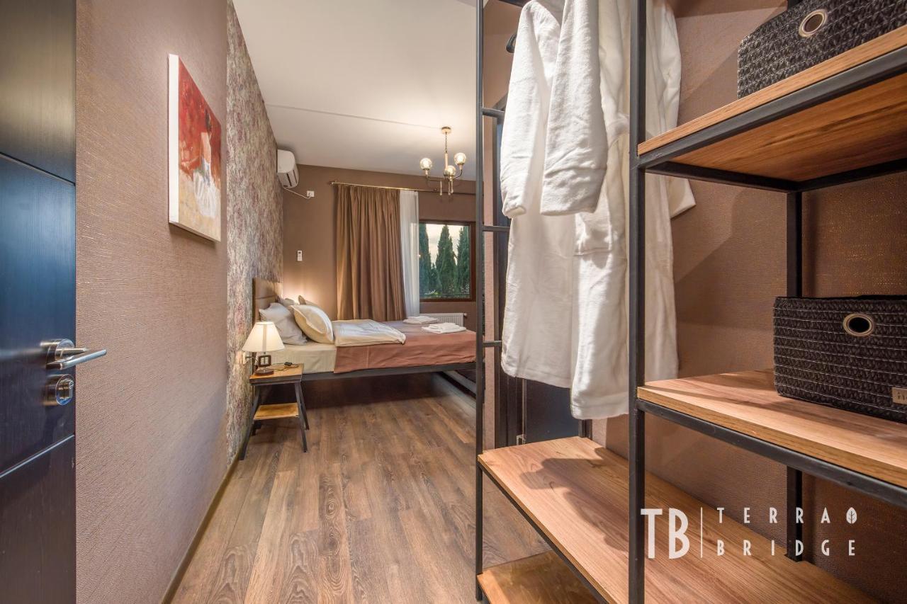 Terra Bridge Hotel Tbilisi Bagian luar foto