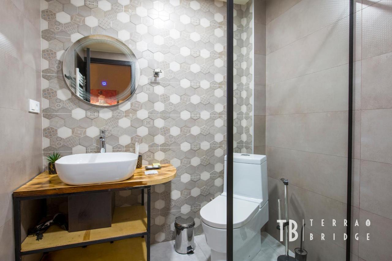 Terra Bridge Hotel Tbilisi Bagian luar foto