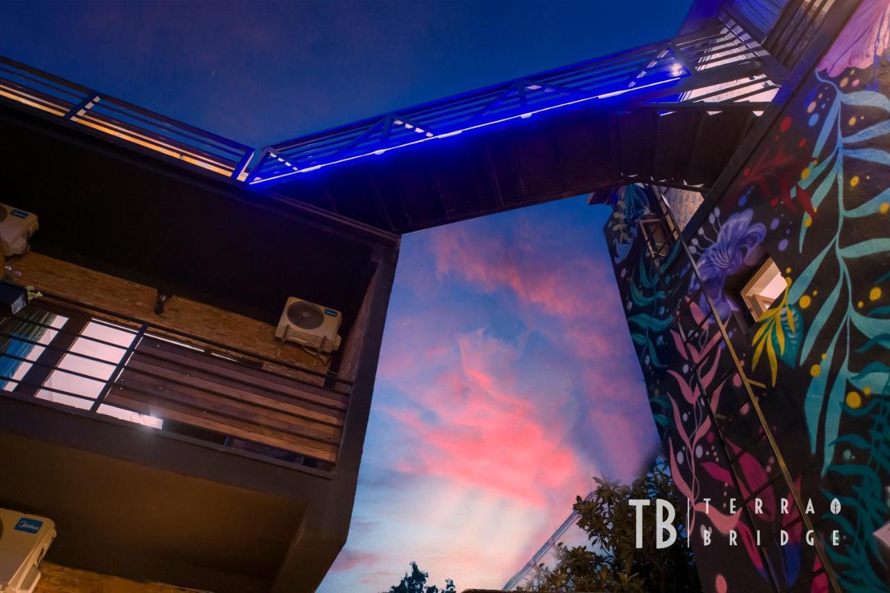 Terra Bridge Hotel Tbilisi Bagian luar foto