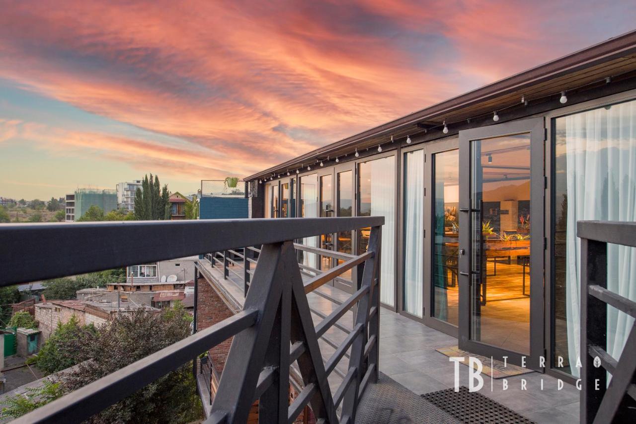 Terra Bridge Hotel Tbilisi Bagian luar foto
