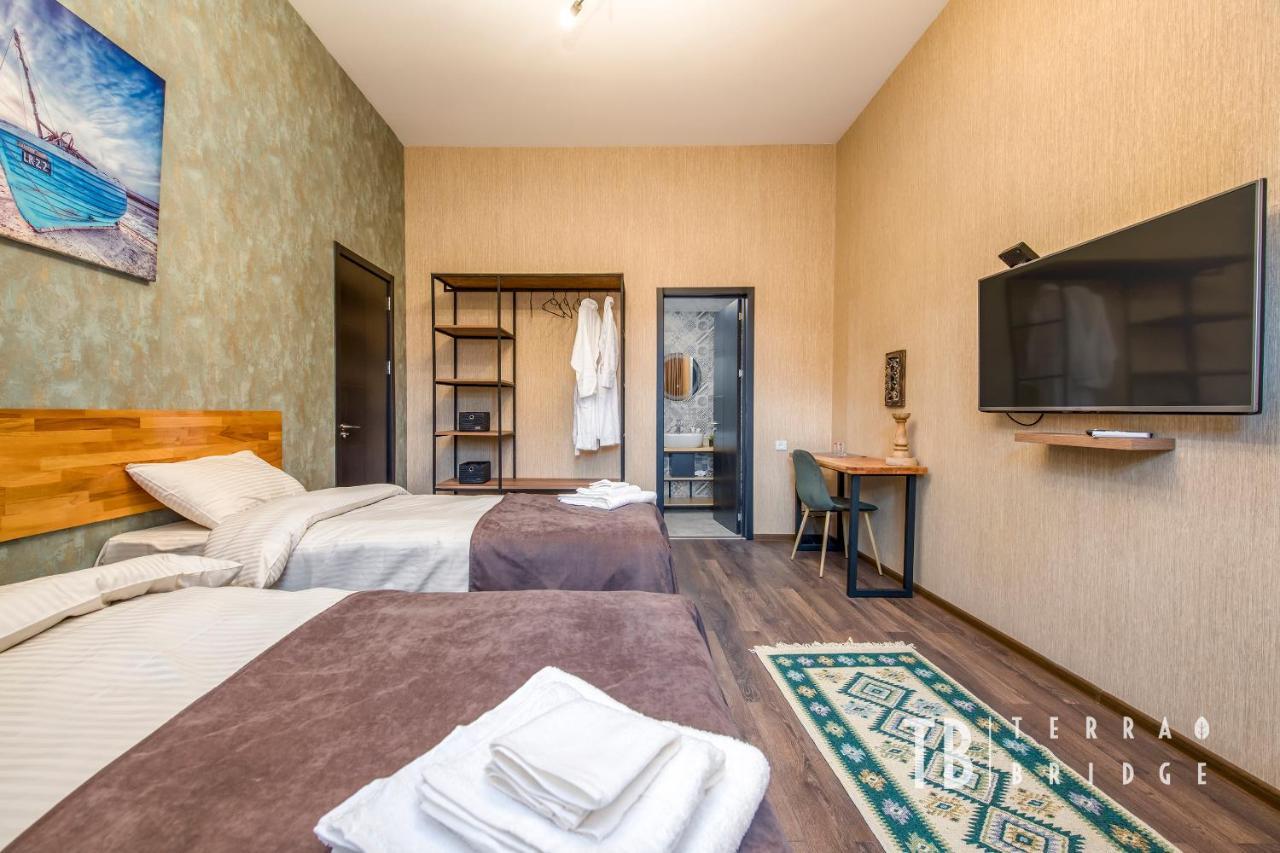 Terra Bridge Hotel Tbilisi Bagian luar foto