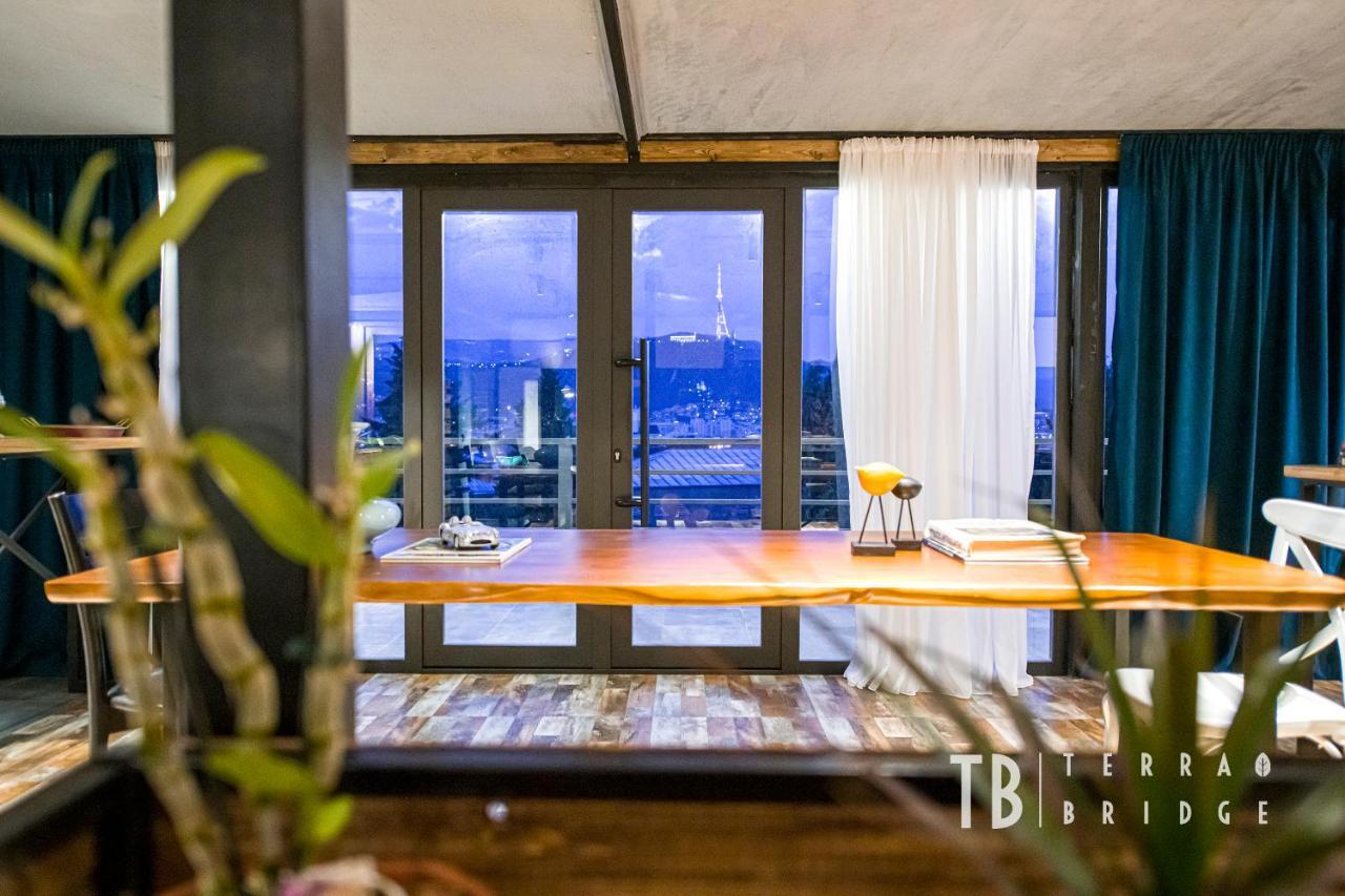 Terra Bridge Hotel Tbilisi Bagian luar foto