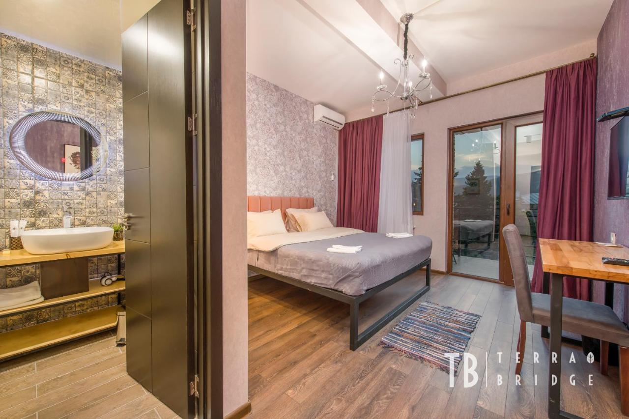 Terra Bridge Hotel Tbilisi Bagian luar foto