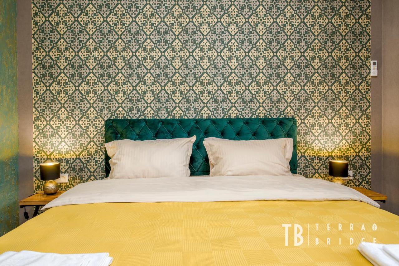 Terra Bridge Hotel Tbilisi Bagian luar foto