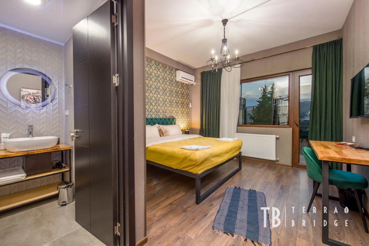 Terra Bridge Hotel Tbilisi Bagian luar foto