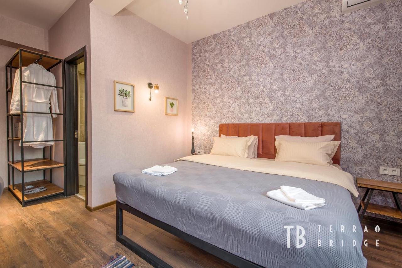 Terra Bridge Hotel Tbilisi Bagian luar foto