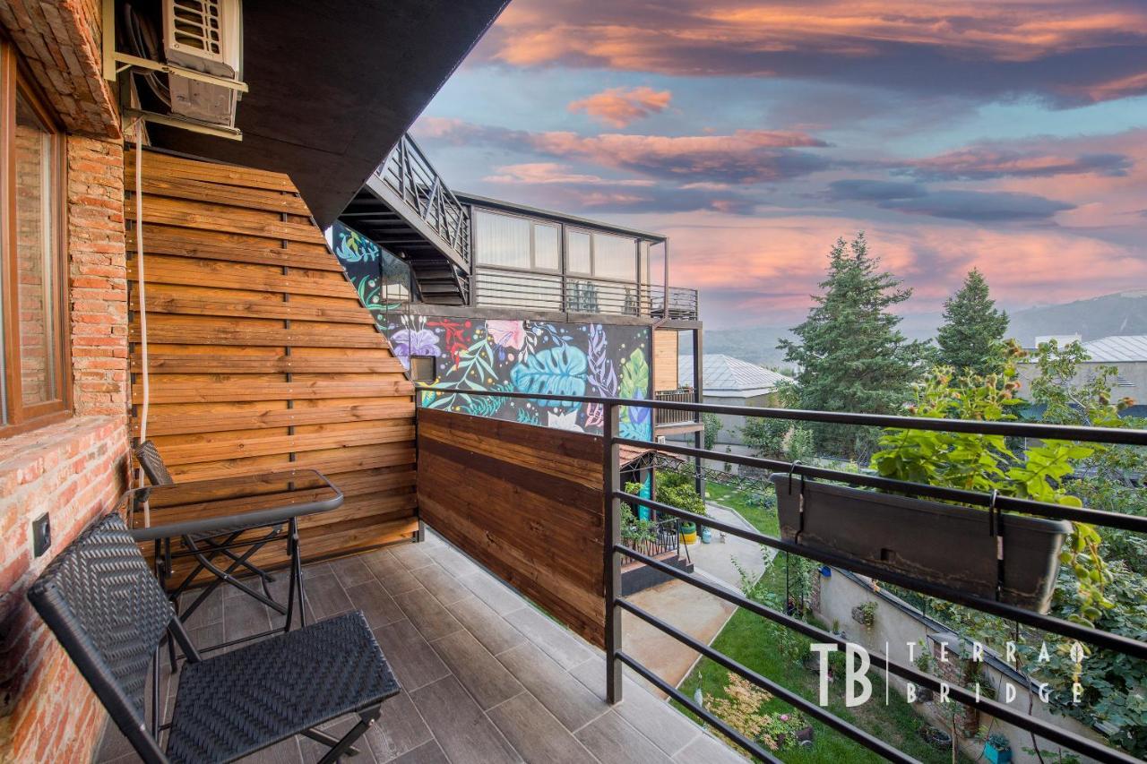 Terra Bridge Hotel Tbilisi Bagian luar foto