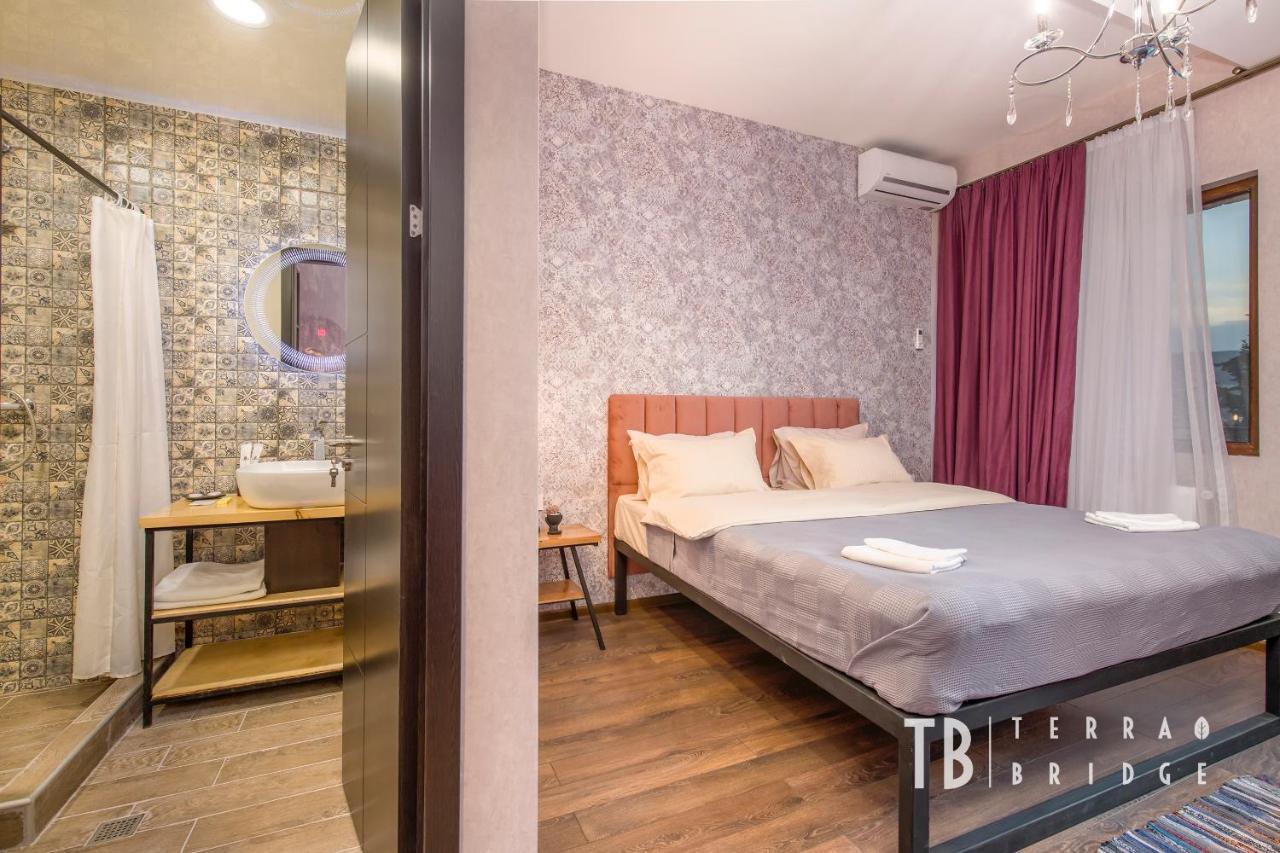 Terra Bridge Hotel Tbilisi Bagian luar foto